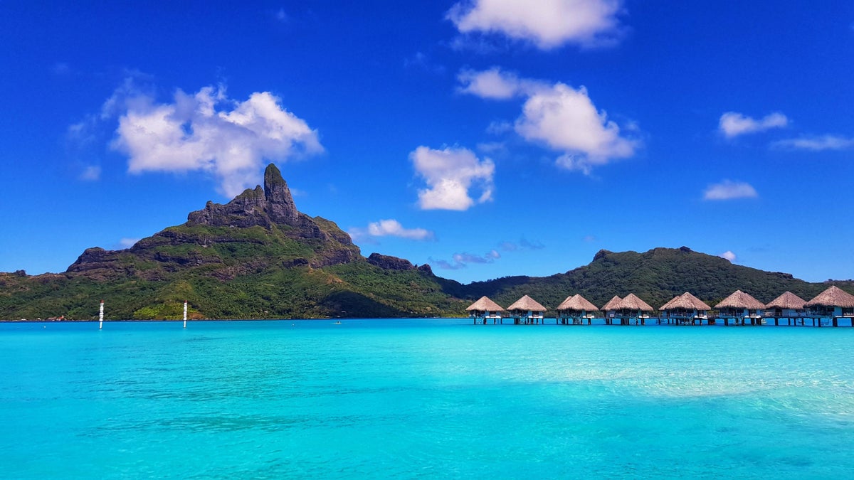 The Best Ways to Fly to Bora Bora With Points and Miles