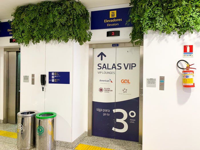 SALAS VIP signs at GIG