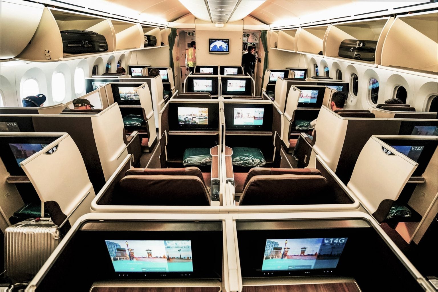 Oman Air 787-9 Business Class Review (Muscat > Bangkok)