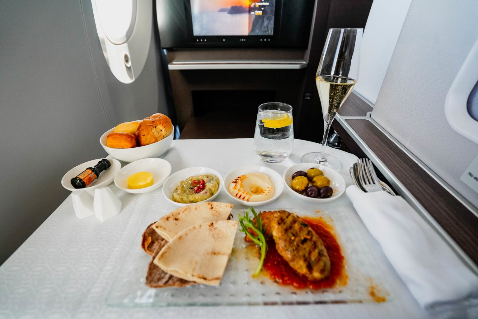 Oman Air 7879 Business Class Review (Muscat > Bangkok)