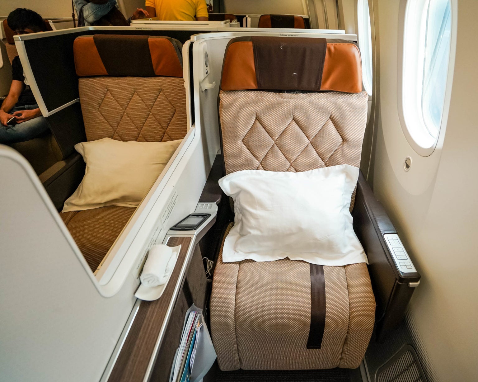 Oman Air 787-9 Business Class Review (Muscat > Bangkok)