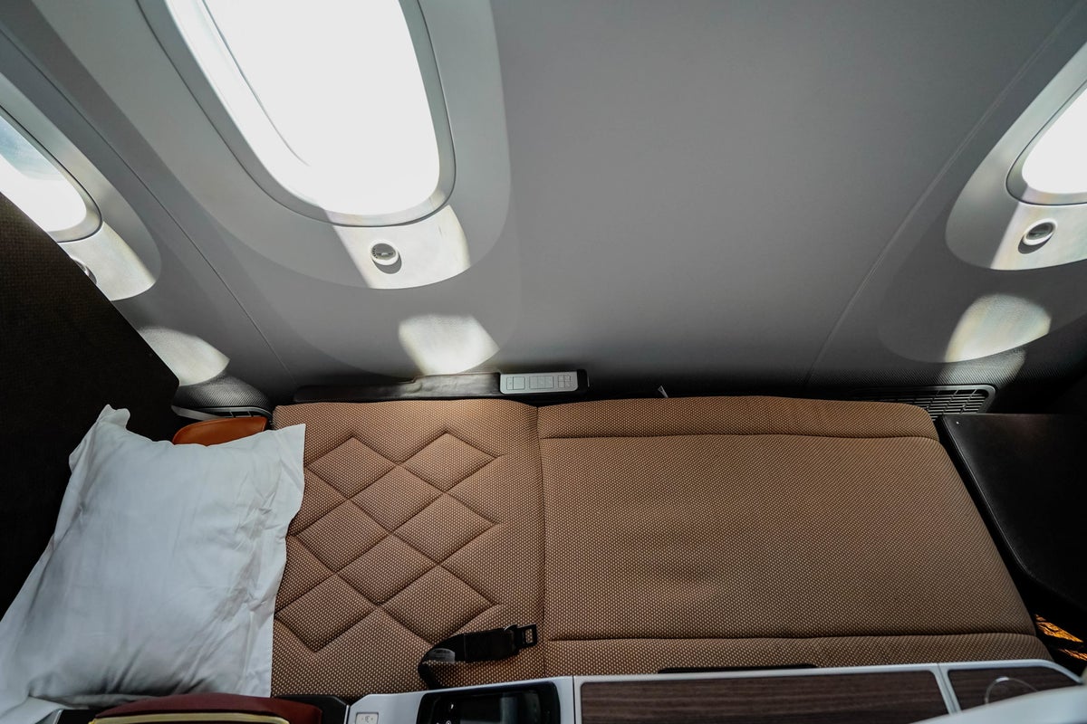 Oman Air B787-9 Business Class Cabin --- Seat in Bed Mode