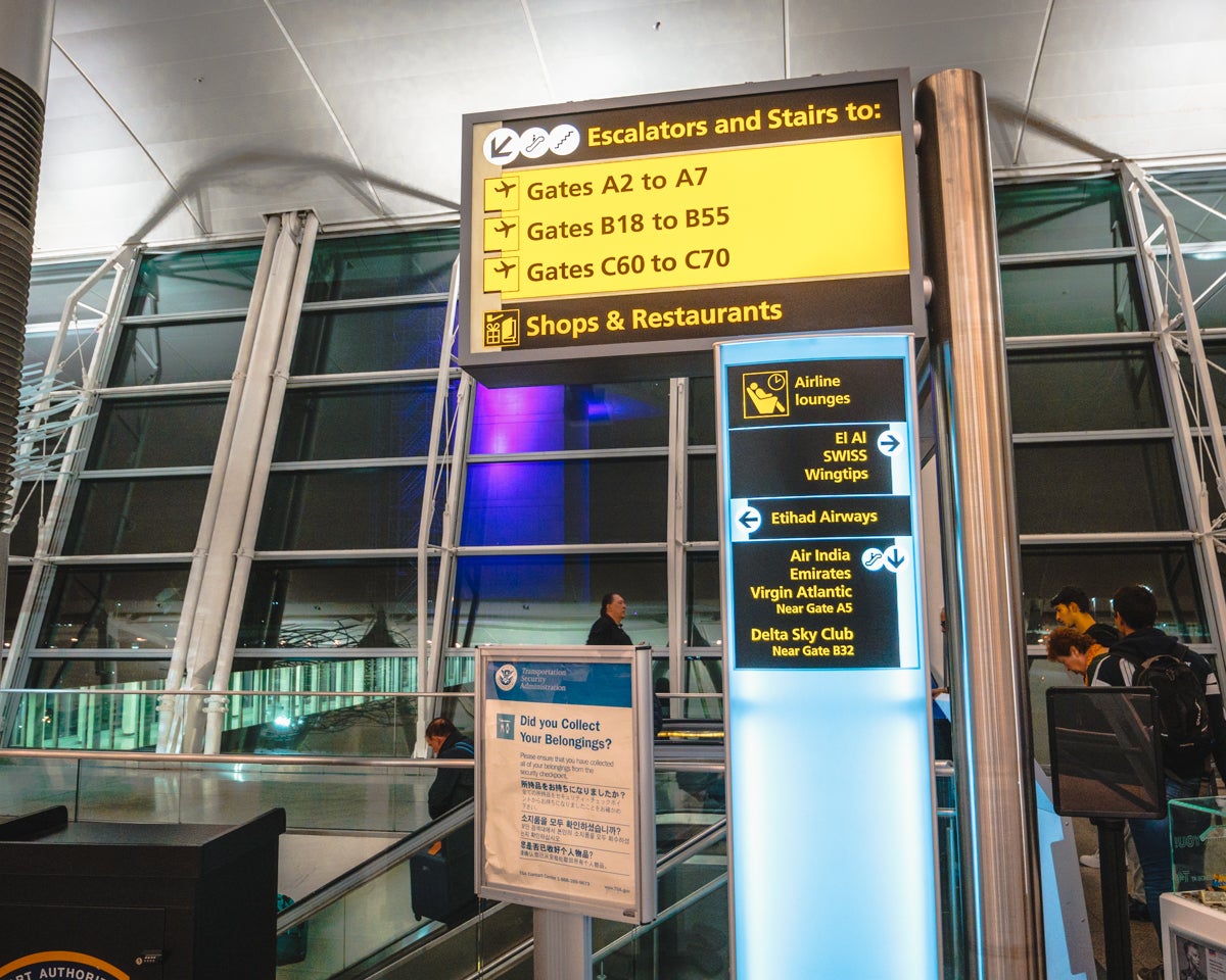 Signalisation du Salon de l'aéroport JFK