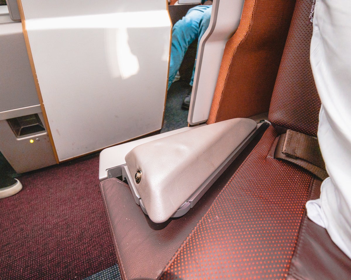 Virgin Atlantic Airbus A350 Upper Class Armrest obniżony