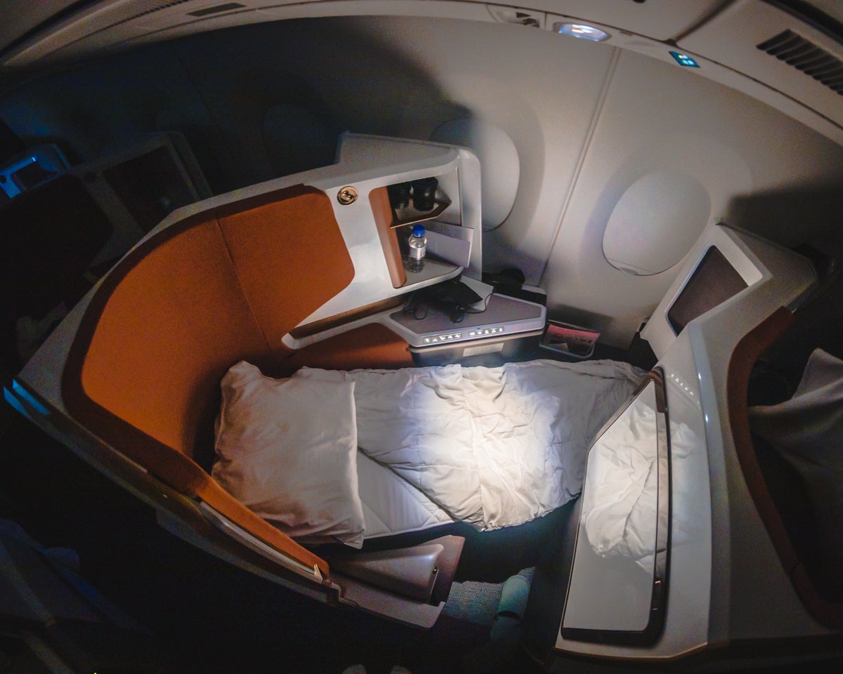 Cama Plana de Clase Superior Virgin Atlantic Airbus A350 con ropa de cama