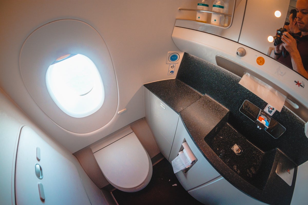 Baño de clase superior Airbus A350 Virgin Atlantic con ventana