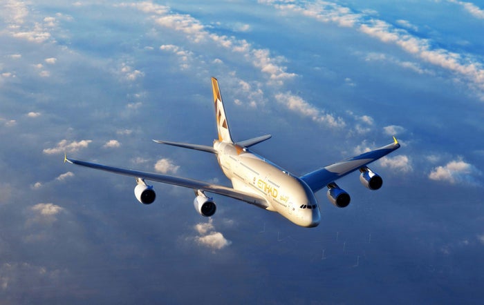 Etihad Airways Review – Seats, Amenities, Customer Service, Baggage Fees, and More