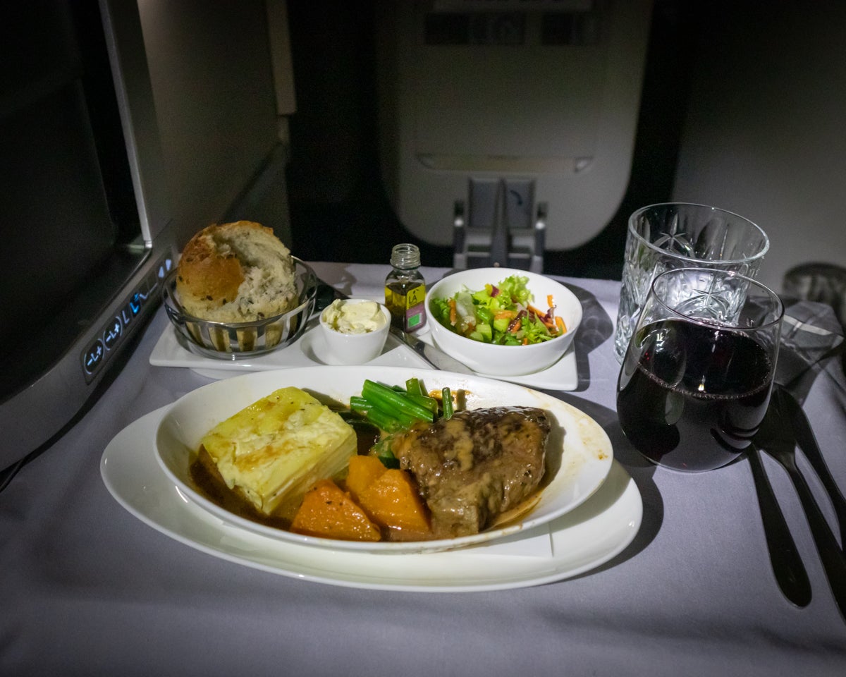 British Airways Boeing 747 Club World Review [LHR to DXB]