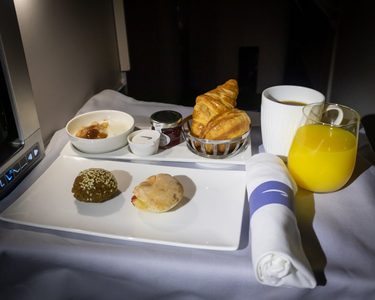 British Airways Boeing 747 Club World Business Class Breakfast