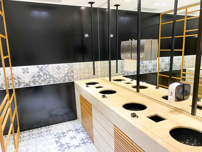GOL Premium Lounge Bathroom