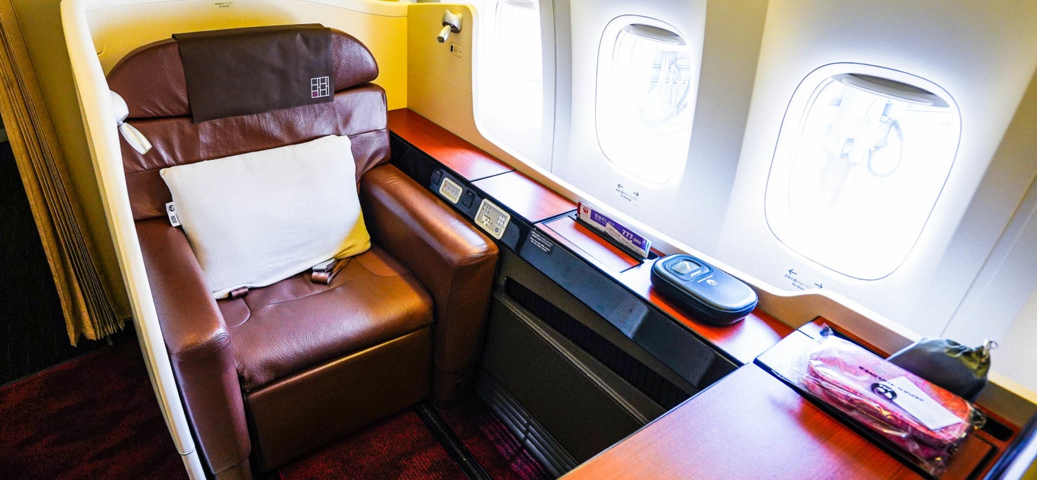 Japan Airlines Boeing 777 First Class Review [tokyo To New York]