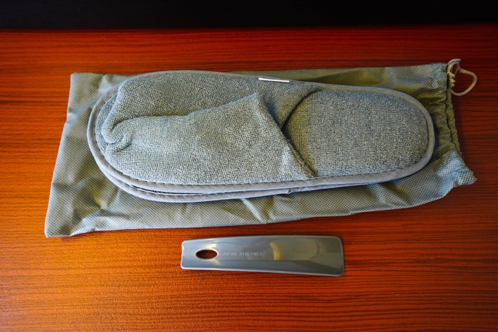 Japan Airlines Boeing 777 300ER First Class Amenities