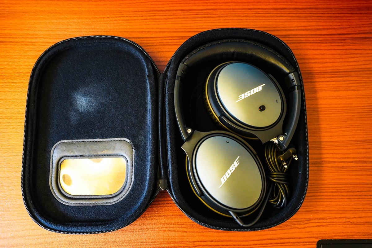 Japan Airlines Boeing 777 300ER First Class Bose headphones