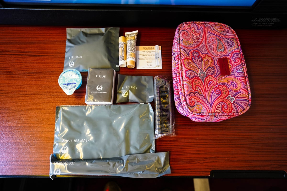 Japan Airlines Boeing 777 300ER First Class Etro amenity kit 1