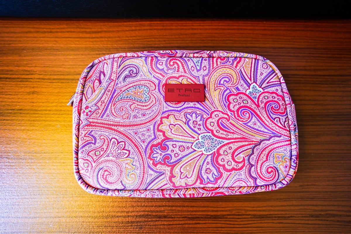 Japan Airlines Boeing 777 300ER First Class Etro amenity kit
