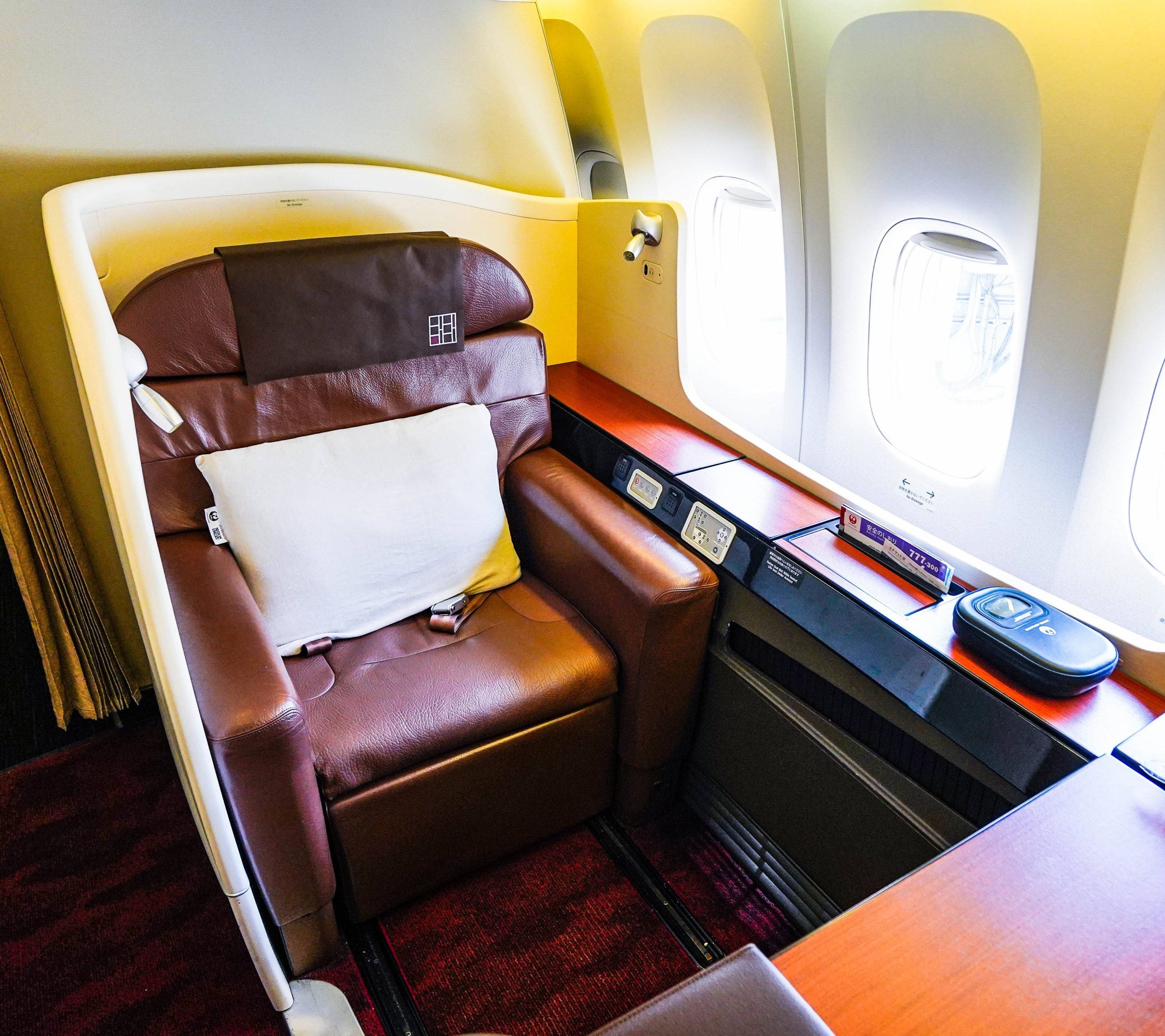 Japan Airlines Boeing 777 300ER First Class JAL Suite 2A