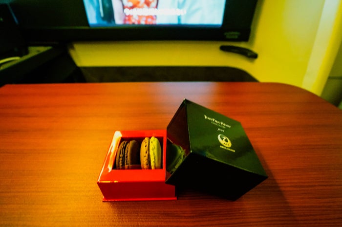 Japan Airlines Boeing 777 300ER First Class Macarons