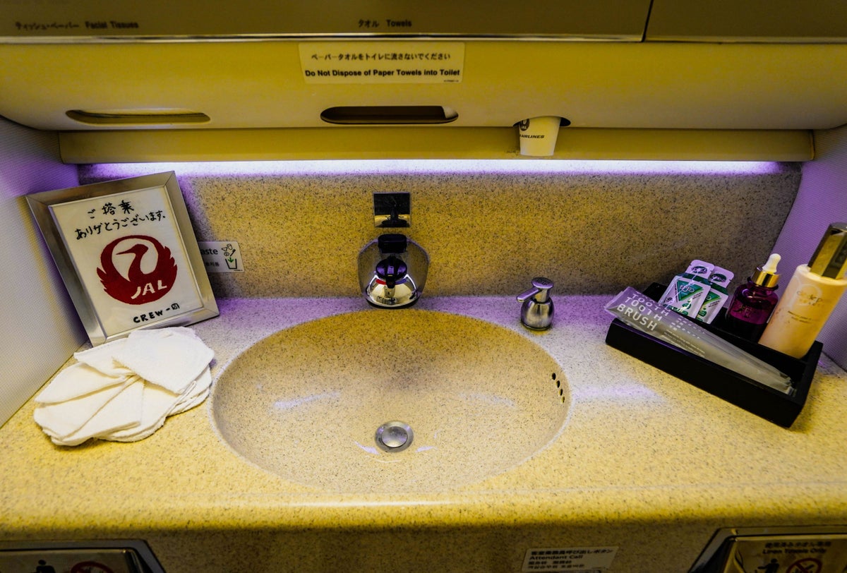 Japan Airlines Boeing 777 300ER First Class Wash room