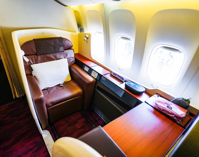 Japan Airlines Boeing 777-300ER First Class Review [HND > JFK]: Drinking my Ticket Price in Champagne
