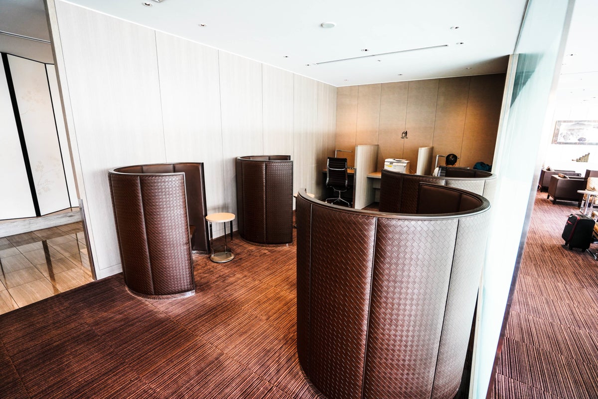 Japan Airlines First Class Lounge Business Center