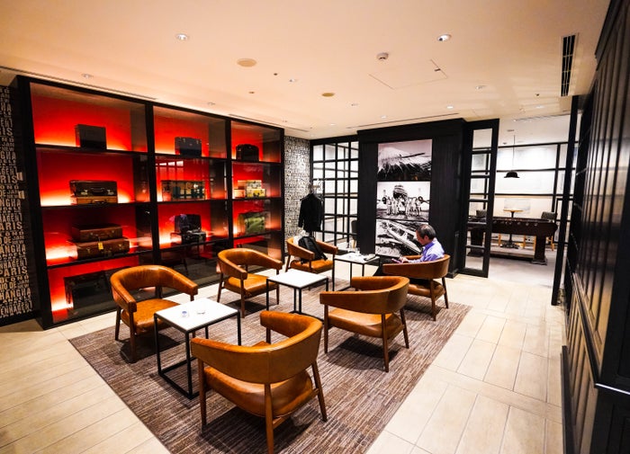 Japan Airlines First Class Lounge Red Suite Gallery Room