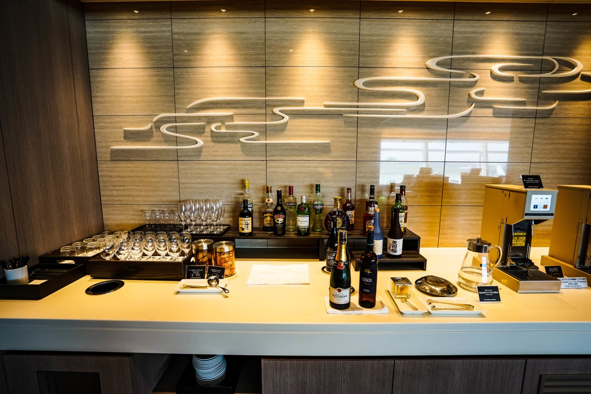 Japan Airlines First Class Lounge Self service drinks bar