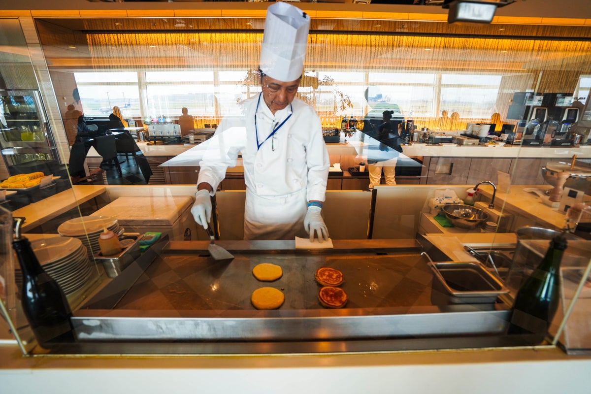 Japan Airlines First Class Lounge Teppanyaki grill