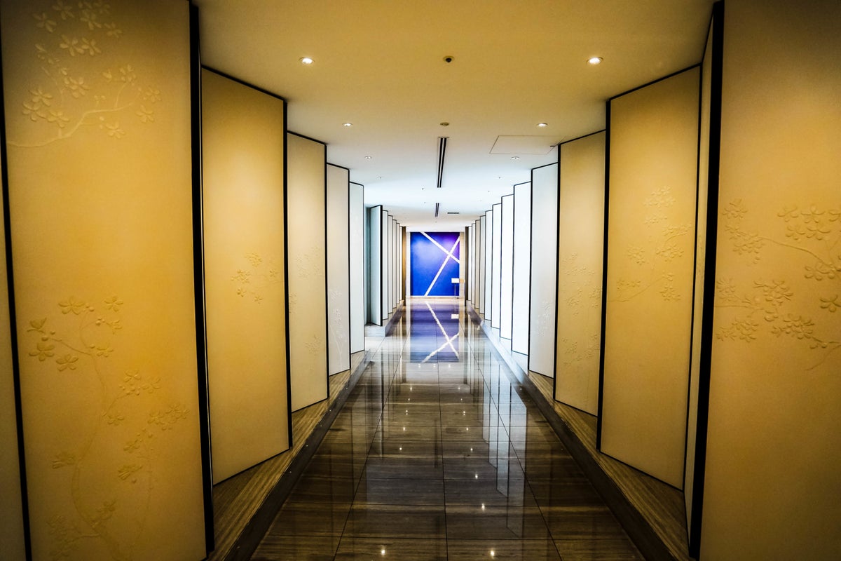 Japan Airlines First Class lounge corridor