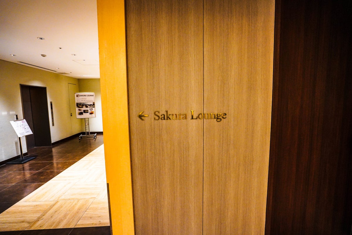 Japan Airlines Sakura Lounge Entrance