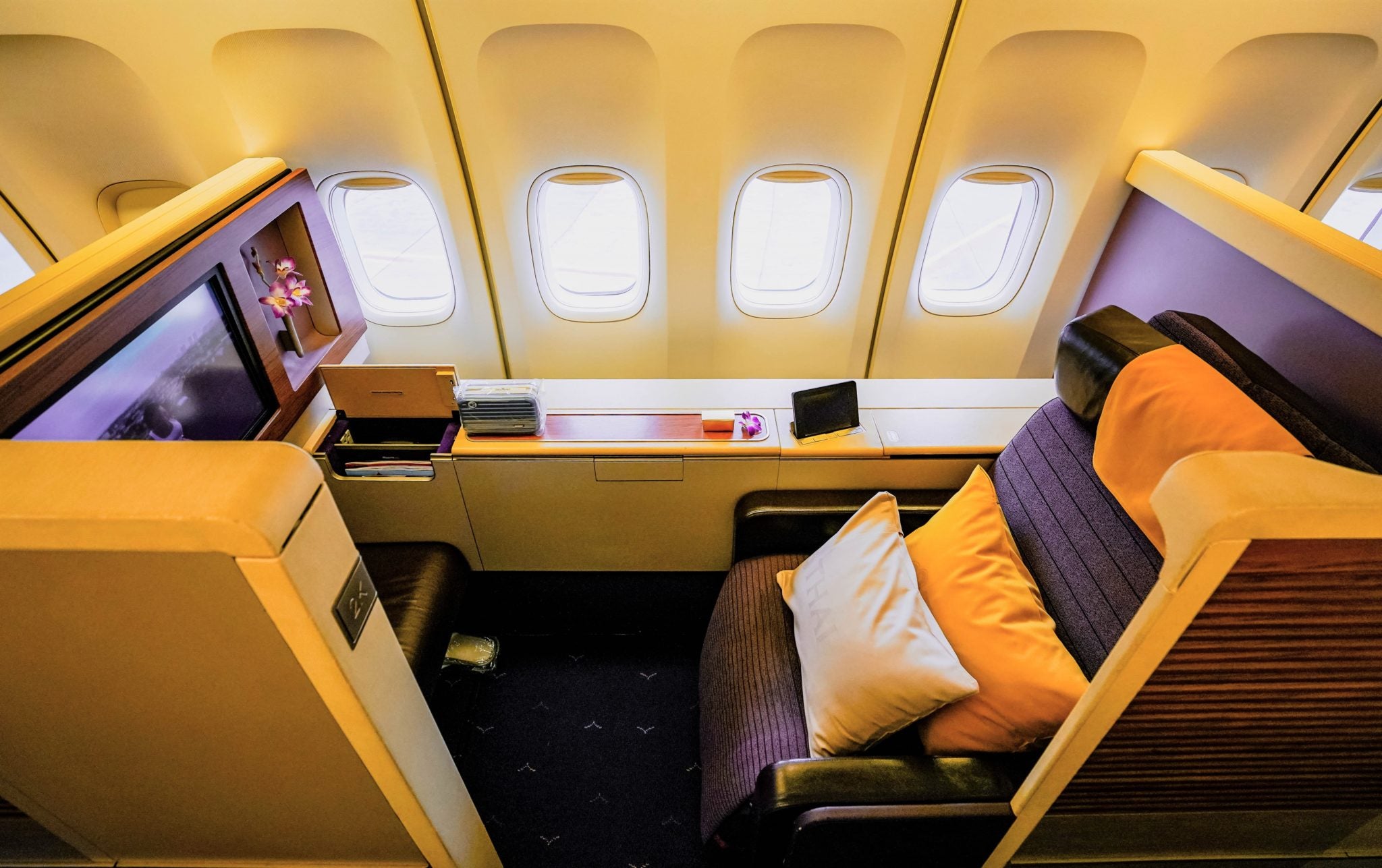 Thai Airways Boeing 747 400 First Class Review Bkk Nrt