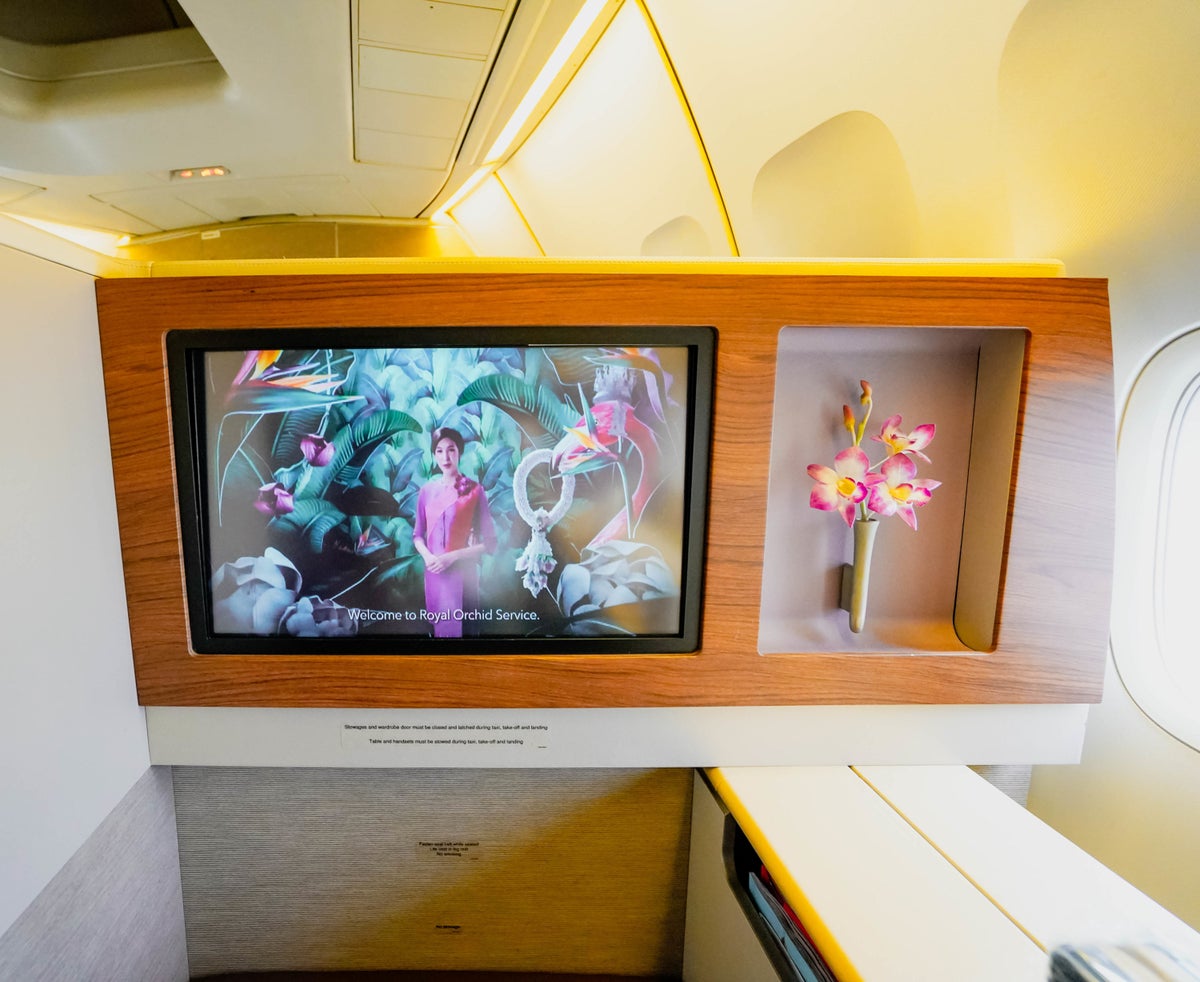 Thai Airways Boeing 747 400 First Class TV Screen