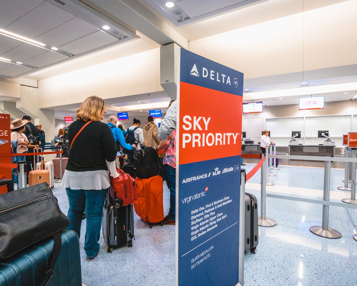 Delta Check In DFW Airport Priority Queue 