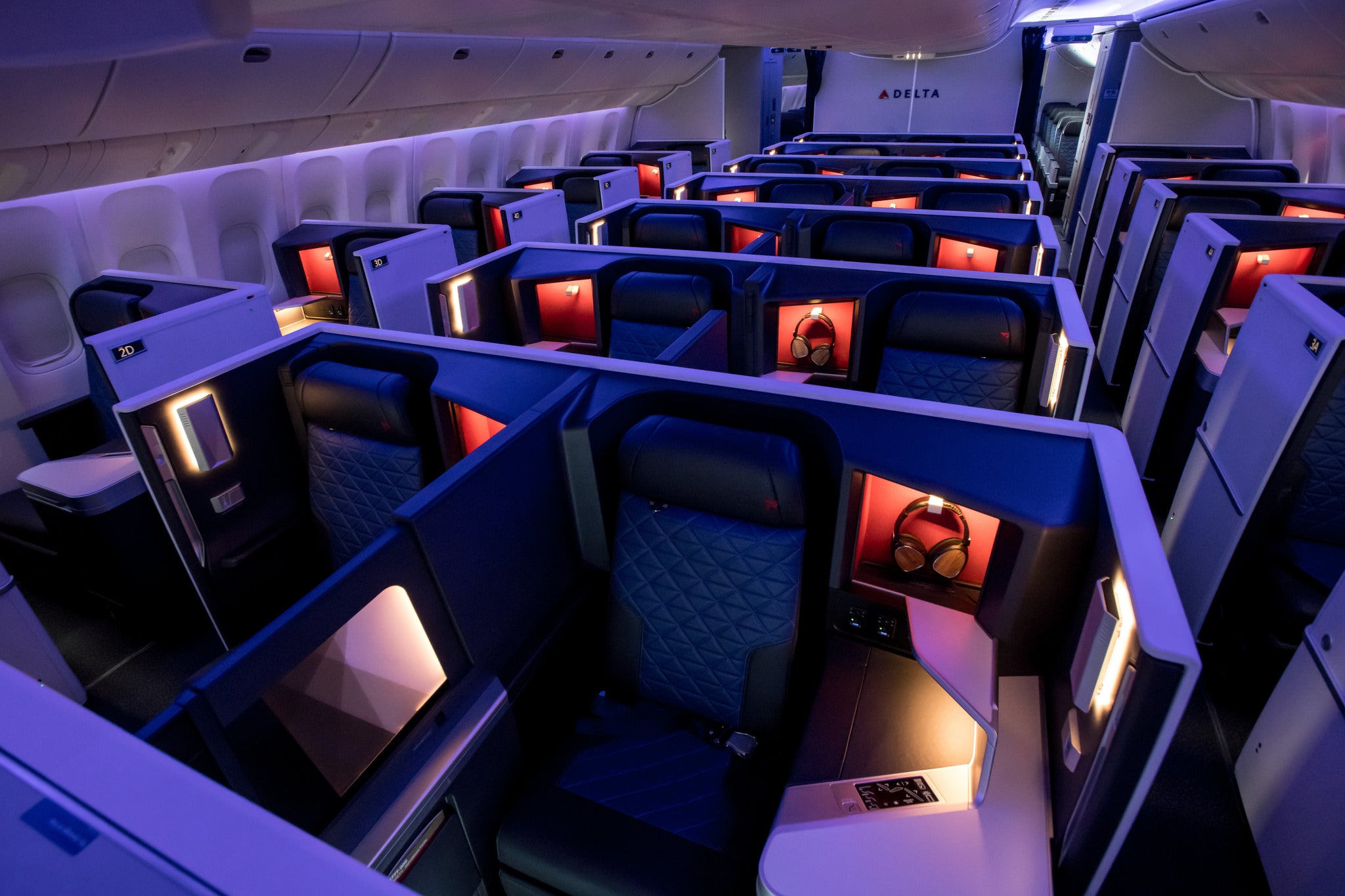 11 Best Ways To Redeem 150,000 Delta SkyMiles [2024]