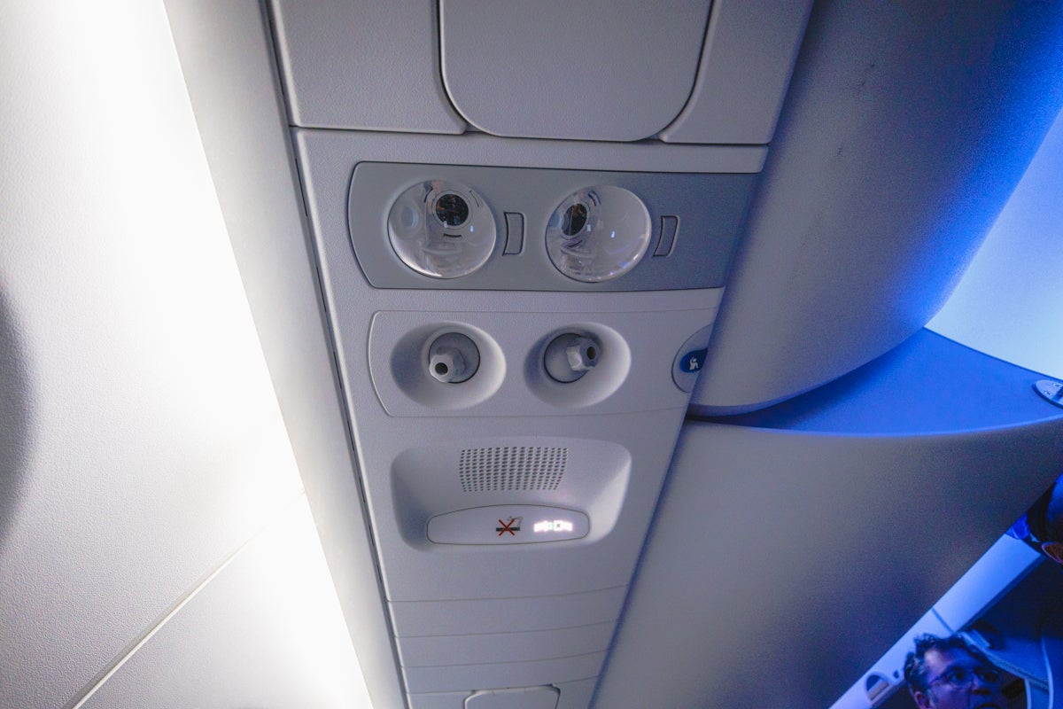 Delta Airbus A220 First Class Overhead Lights Air Nozzles