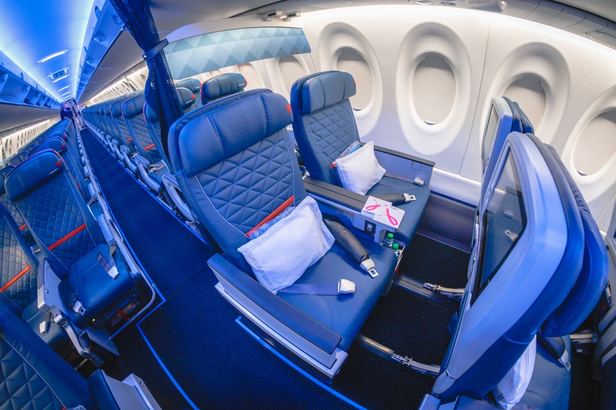 Delta Airbus A220 First Class Row 3