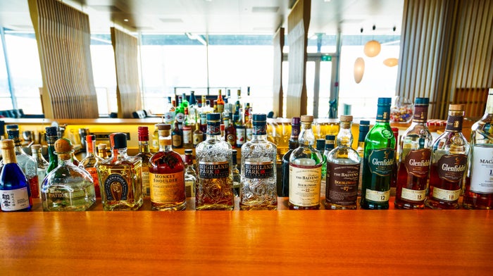 SWISS Air First Class Lounge Main bar 1 SWISS First Class Lounge Main bar 1