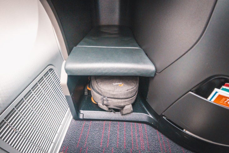Turkish Airlines Boeing 787 9 Business Class Bag Storage Turkish Airlines Boeing 787 9 Business Class Bag Storage