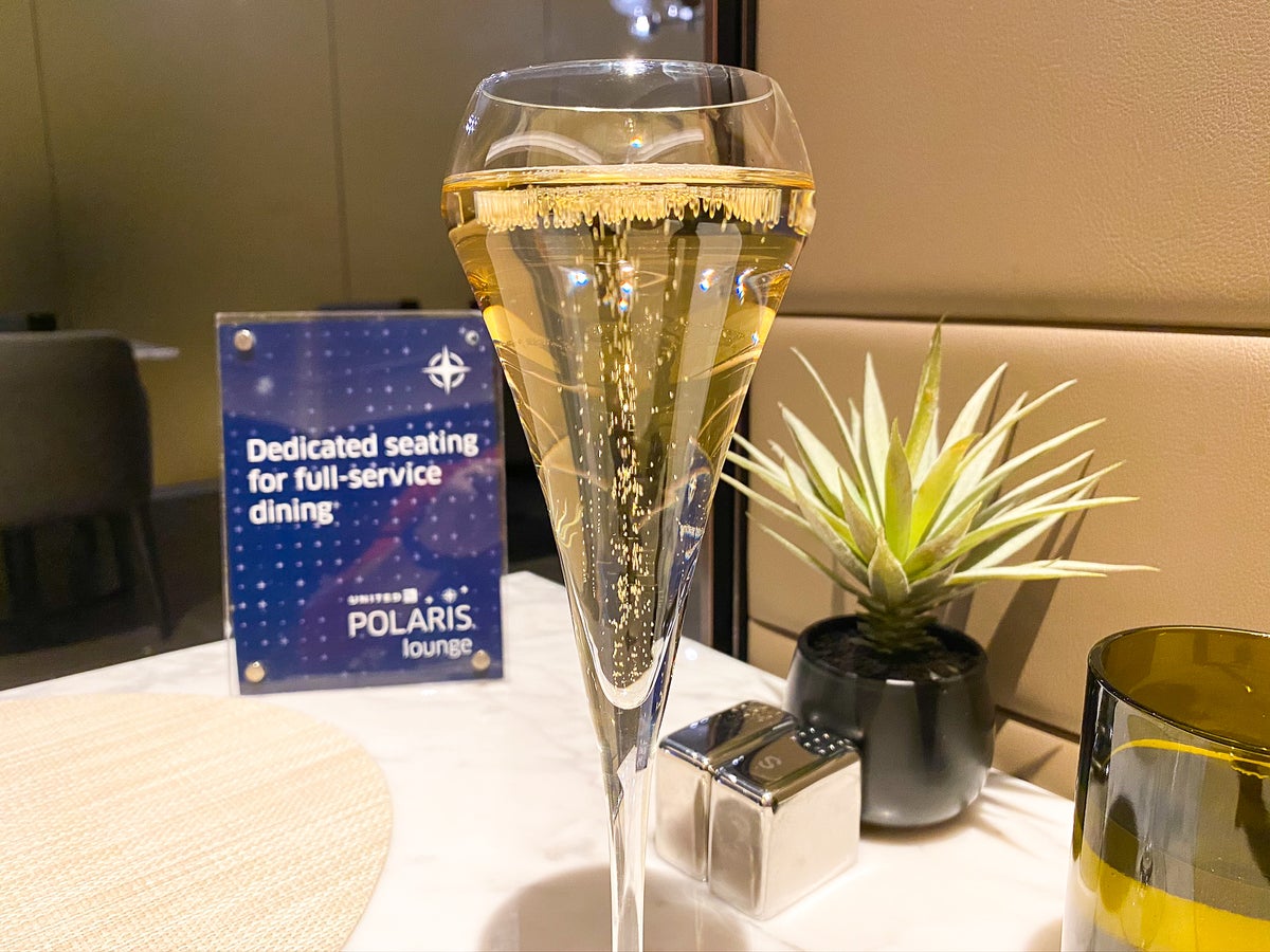 United Polaris Lounge ORD Champagne