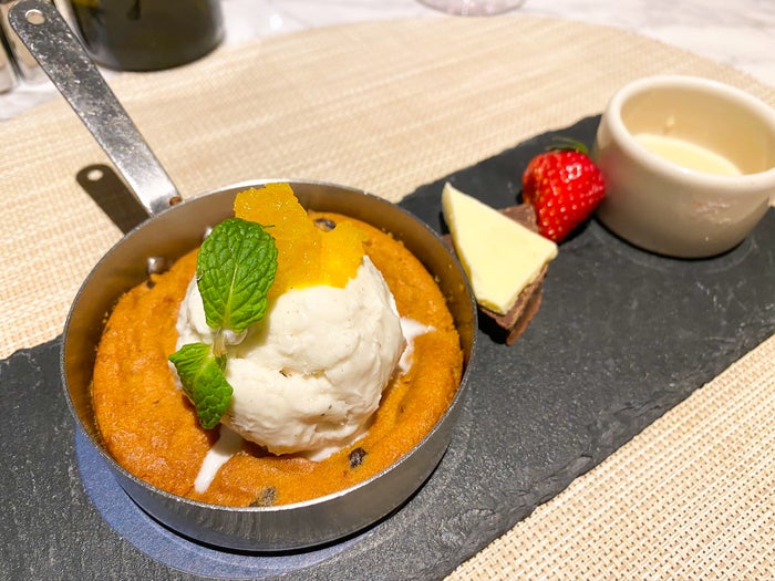 United Polaris Lounge ORD Cookie Skillet Dessert