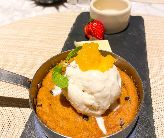 United Polaris Lounge ORD Cookie Skillet