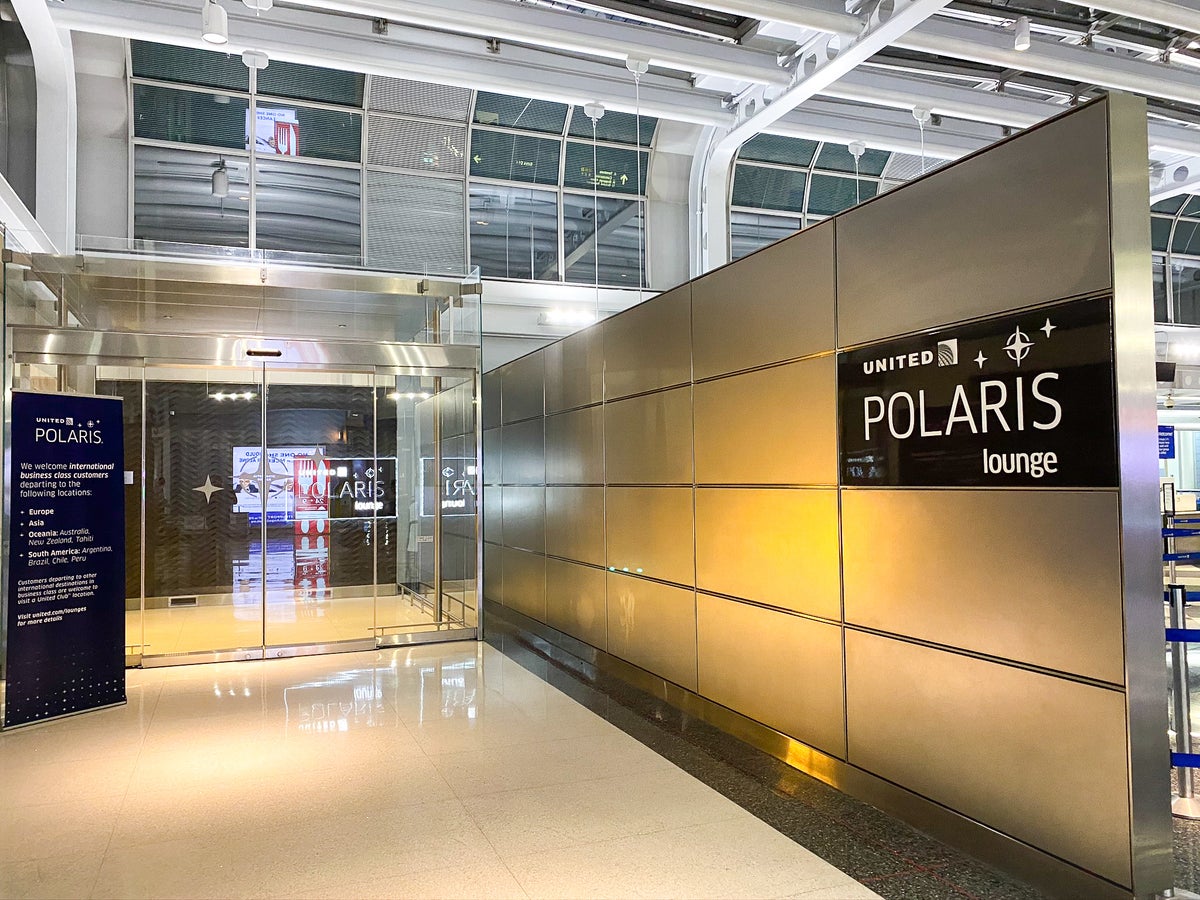 United Polaris Lounge ORD Entrance