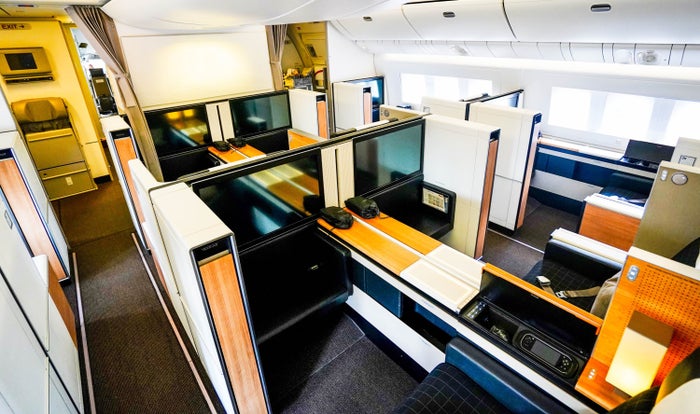 The Best Credit Cards for Flight Upgrades [June 2026]