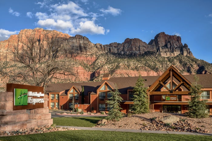 Holiday Inn Express: 15 Most Popular Hotel Locations [2025 Guide]