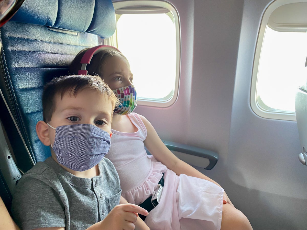 Children flying United with Masks in Economy from Newark to Boston