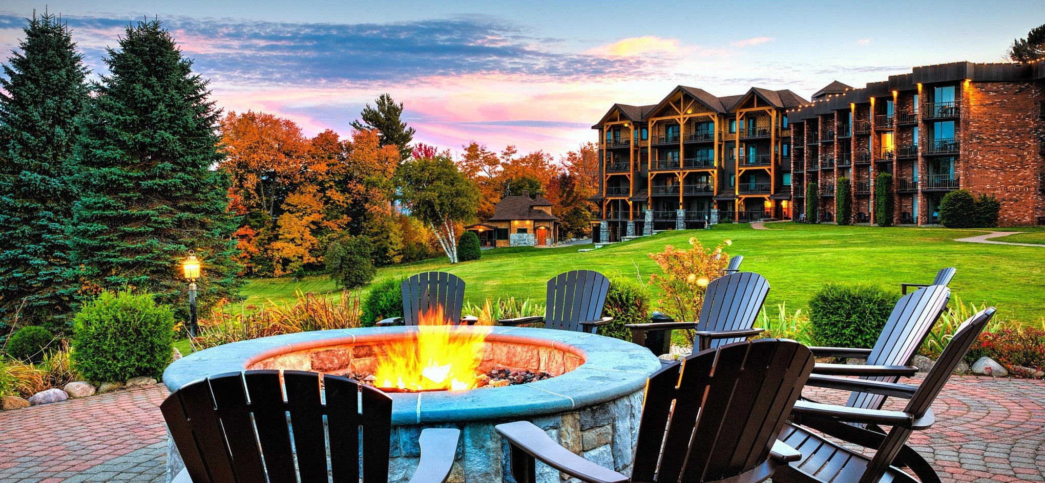 Crowne Plaza Hotels 10 Popular Locations Redemptions 2022   Crowne Plaza Lake Placid Fire Pit 1020x472@2x 