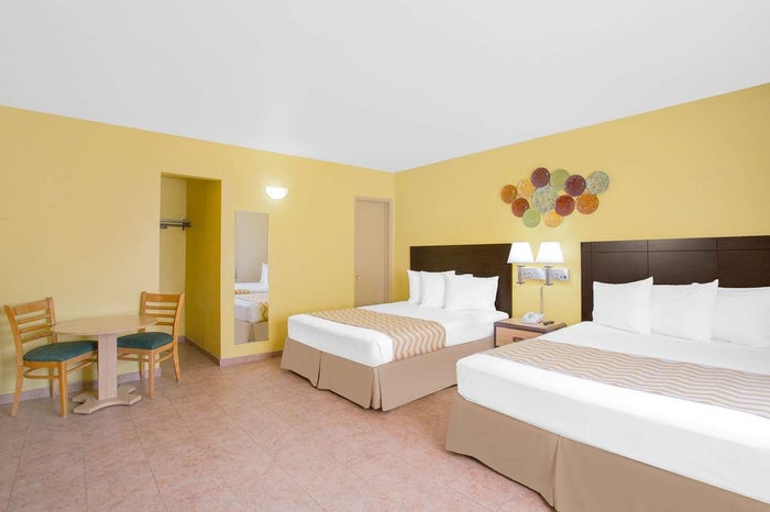 Travelodge by Wyndham San Francisco Central Guest Room
