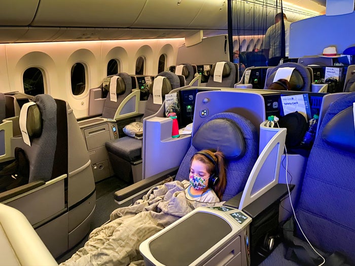 United International Business Class United Boeing 787 Dreamliner Polaris Business Class evening