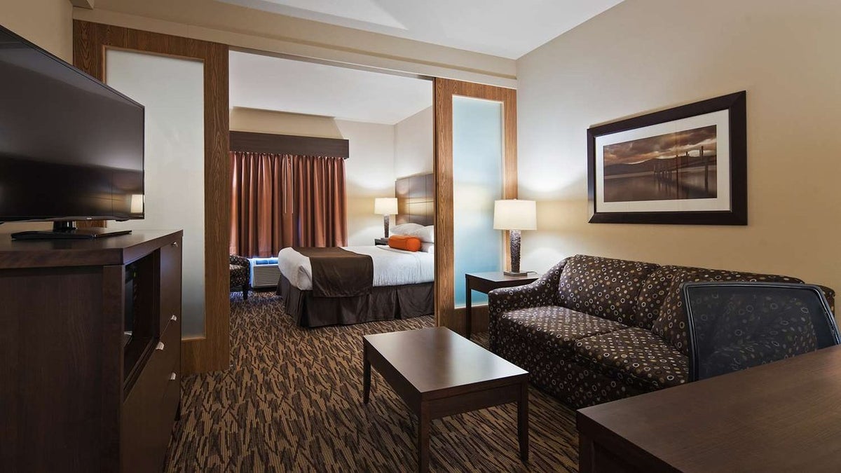 Best Western Plus Bridgewater Hotel Convention Centre King Suite