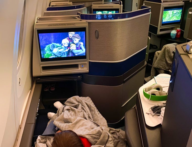 United Polaris IFE Screen with Disney Frozen movie United Polaris IFE Screen with Disney Frozen movie
