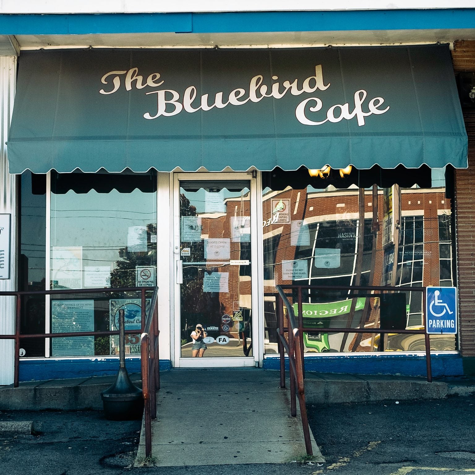 Cascades American Cafe Nashville - 3h4ufv9